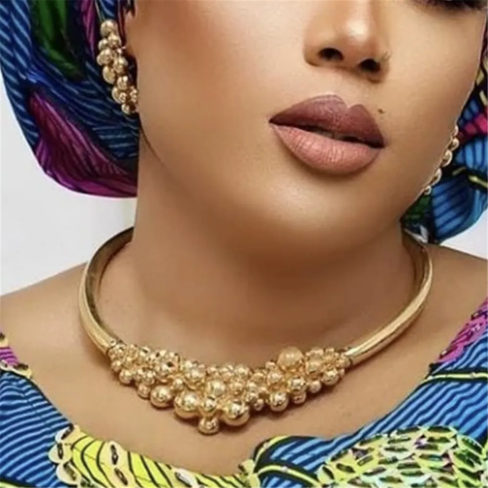 Hug and kiss Fashion Italian Plated Gold Jewelry Set Exquisite Necklace Banquet Party A Simple Style