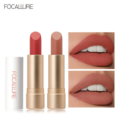 FOCALLURE powder feels dull, lipstick, moisturizing,  and lasting lipstick.