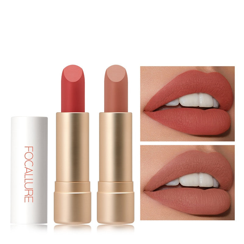 FOCALLURE powder feels dull, lipstick, moisturizing,  and lasting lipstick.