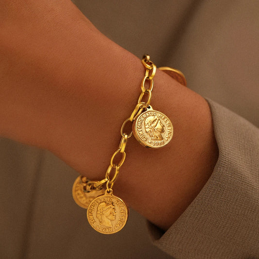 Stainless Steel Bracelets Vintage Queen avatar Pendant Chain Fashion Elegant Light Luxury Bracelet For Women Jewelry Party