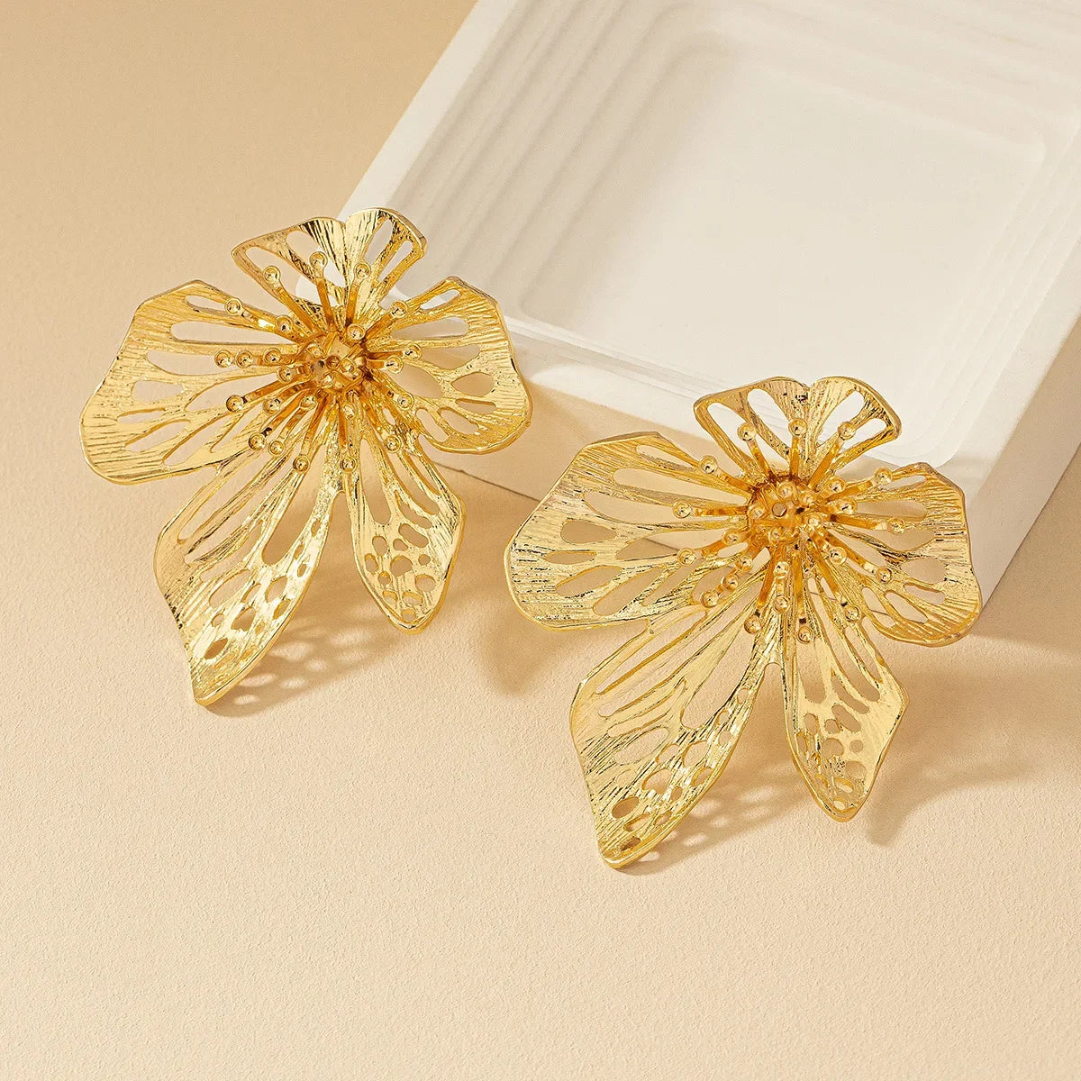 Exaggerated Geometric Flower Metal Stud Earrings For Women Party Fashion Jewelry Ear Accessories