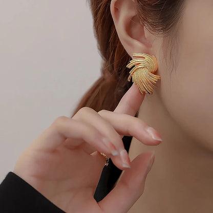 New Irregular Metal Twist Big Clip Earrings Unique Gold Color Punk Non Pierced Drop Earrings Women Jewelry Brincos