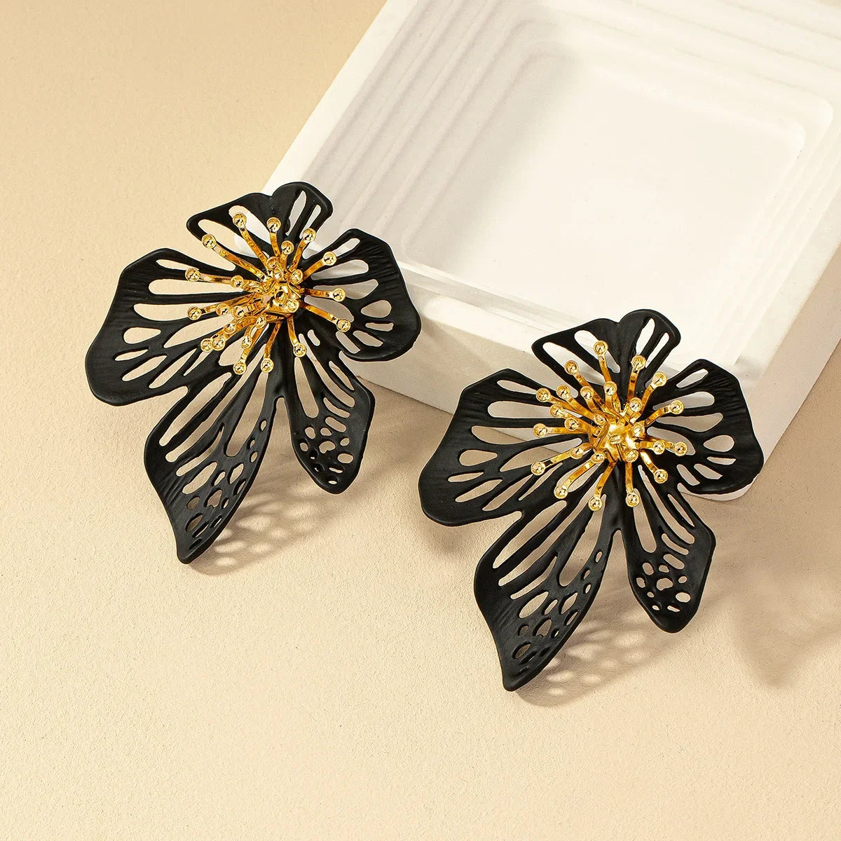 Exaggerated Geometric Flower Metal Stud Earrings For Women Party Fashion Jewelry Ear Accessories